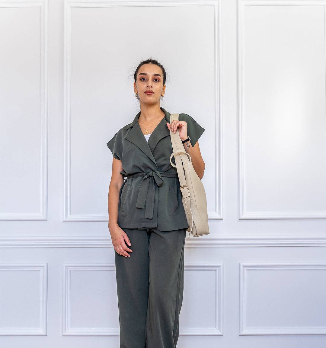 AMARA Convertible Leather Tote Beige, an elegant everyday tote with a zipper, finest leather, and adjustable straps for versatility